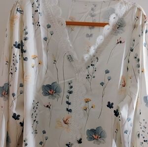 Women's Plus Size Floral Lace-Trim Blouse